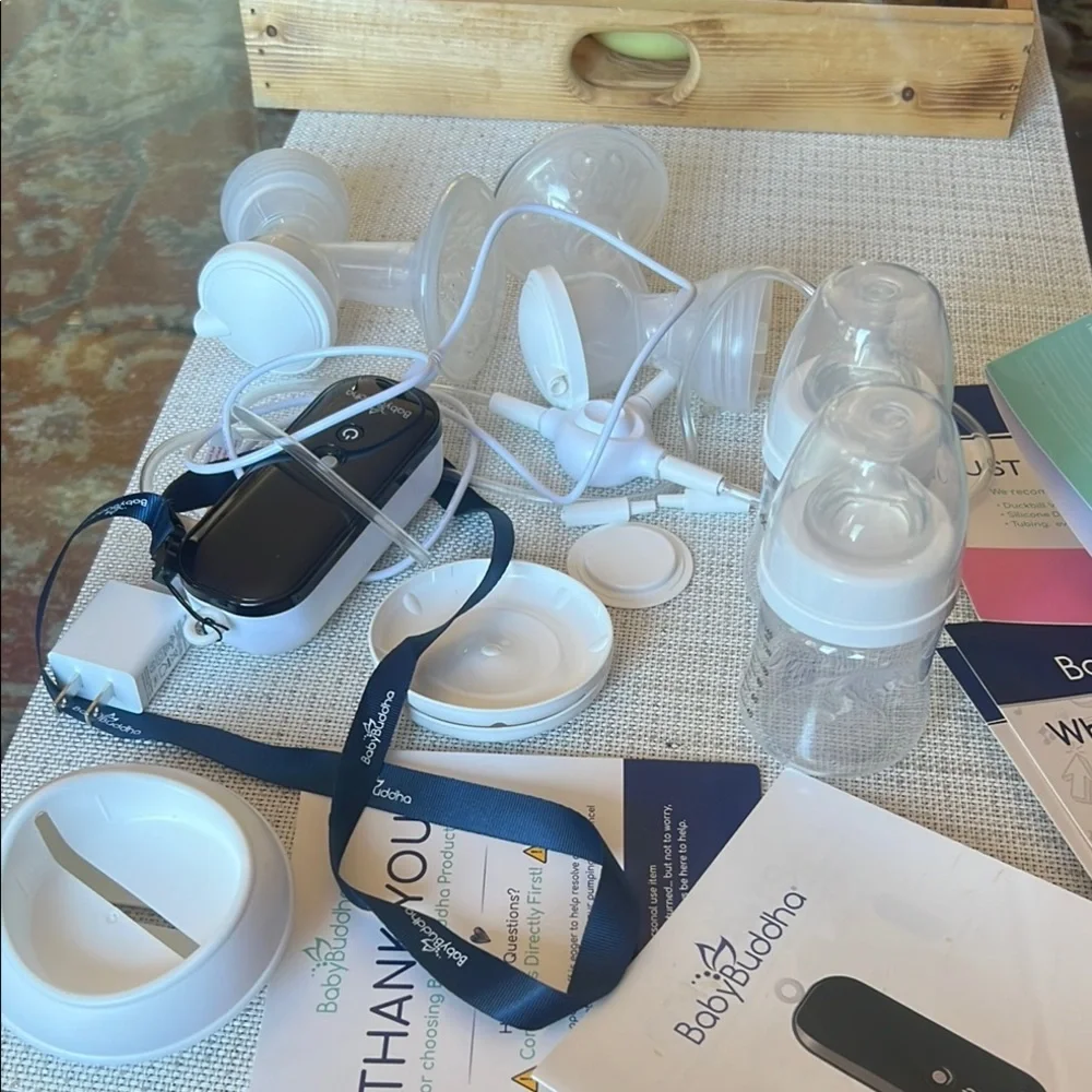 Baby Buddha Portable Breast Pump + supplies & bonus Zomee portable pump